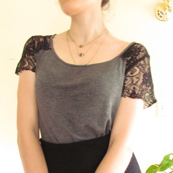 Comfy Lace Gothic Top - Picture 1 of 3